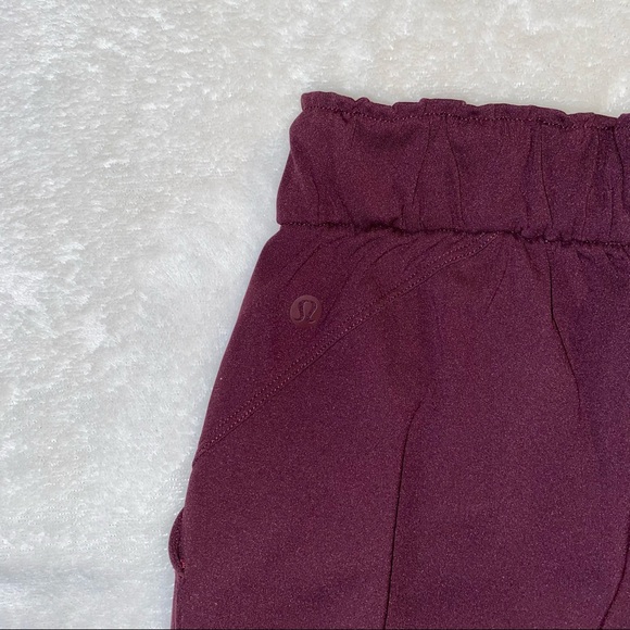 LULULEMON ON THE FLY PANTS - BASICALLY BRAND NEW! - Picture 3 of 3